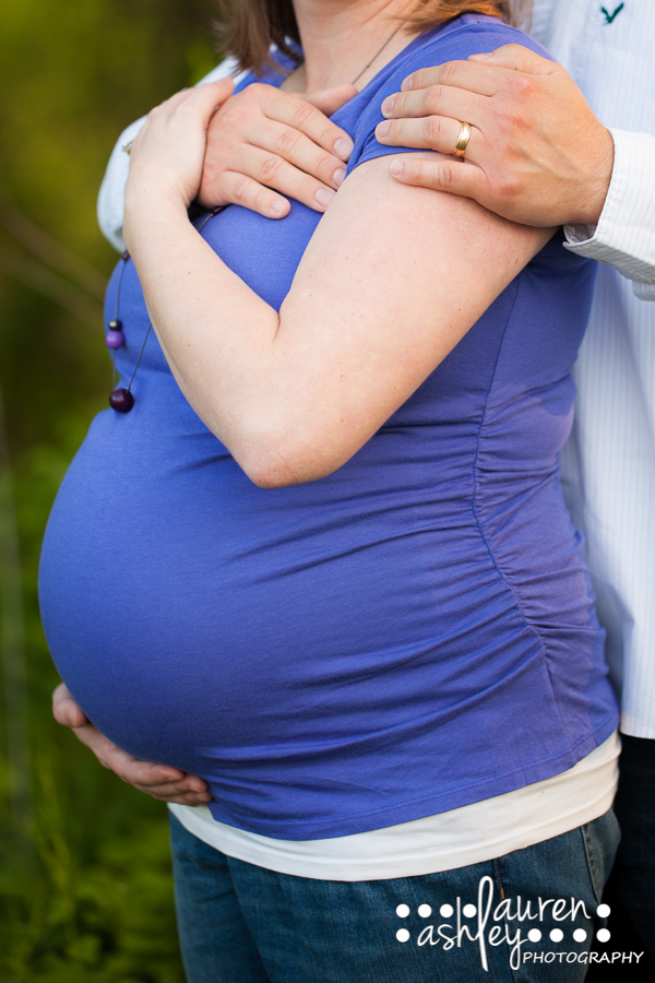 Outdoor Maternity Photo Shoot | Cedar Rapids/Marion Maternity Photographer