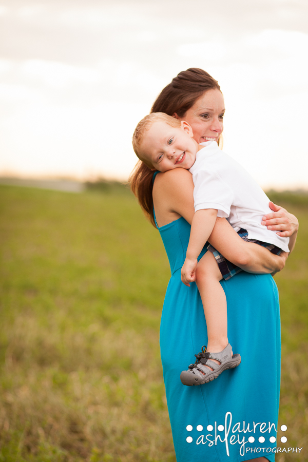 cedar rapids maternity photographer