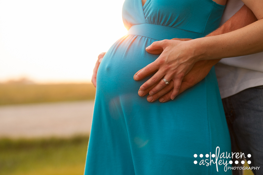 cedar rapids couple maternity photograph