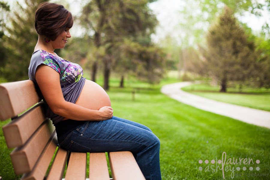 Outdoor Maternity Photo Session / Cedar Rapids, IA